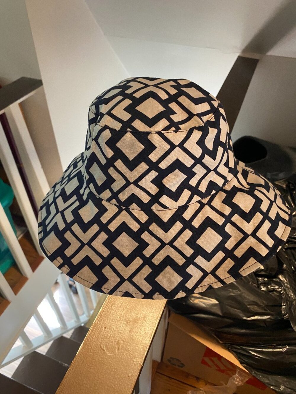 Banana Republic navy/white reversible print bucket hat